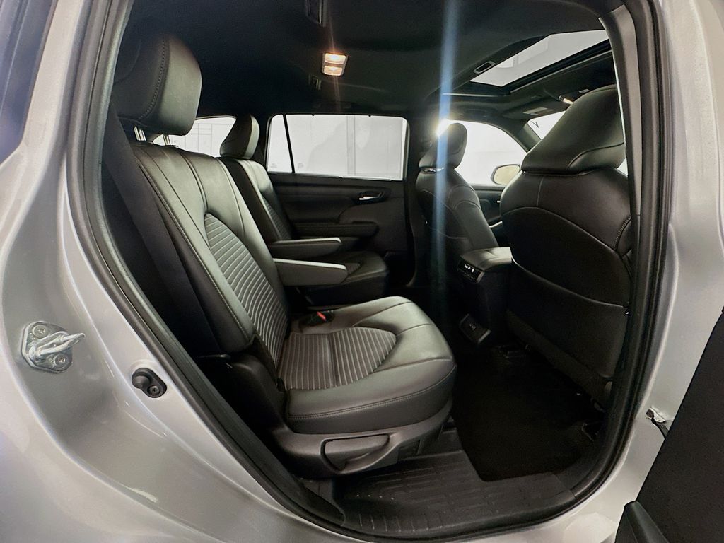 Thumbnail: 2025 Toyota Highlander - 29