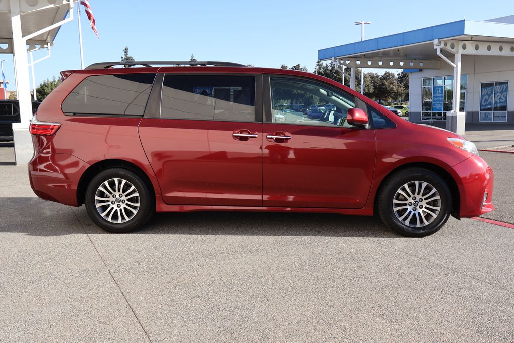 2020 Toyota Sienna XLE 4