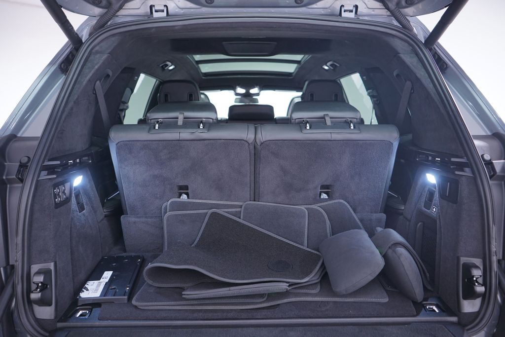 Thumbnail: 2025 BMW X7 - 24