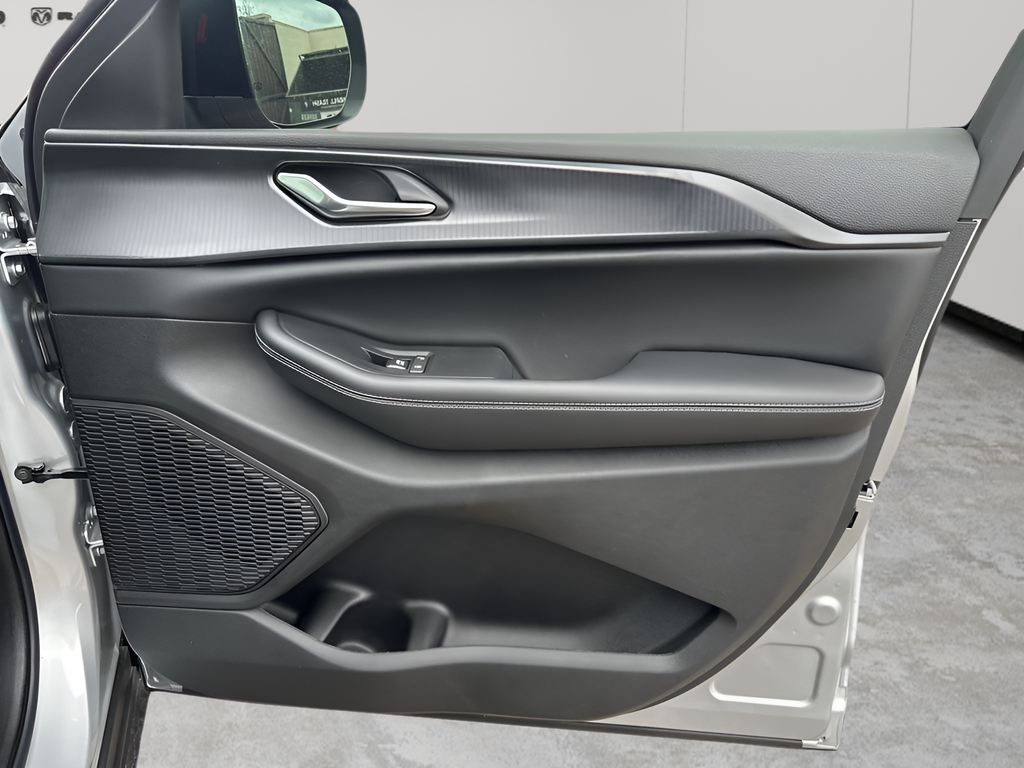 New Car 2025 Jeep Grand Cherokee  Laredo X For Sale Under $40,000 In Austin, Texas