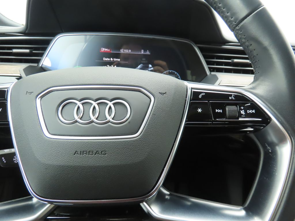 Thumbnail: 2019 Audi e-tron - 12