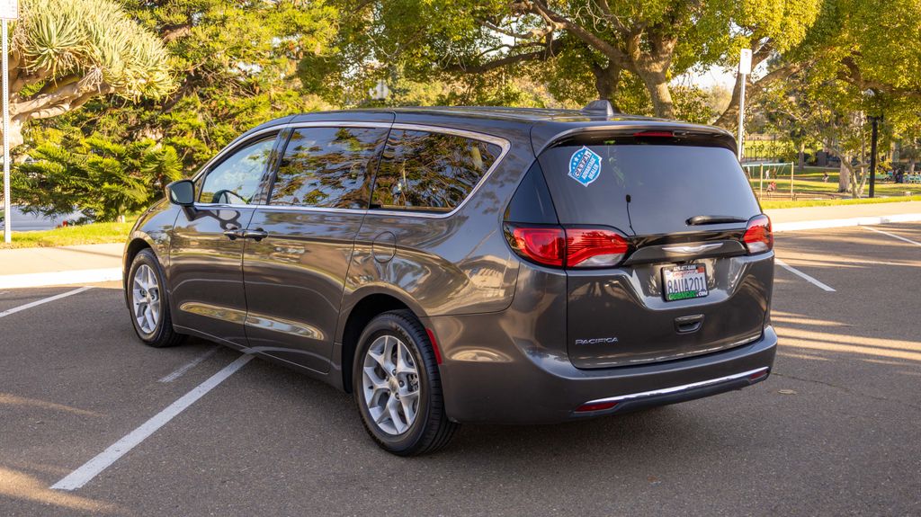 Used 2017 Chrysler Pacifica Touring L 4D Passenger Van