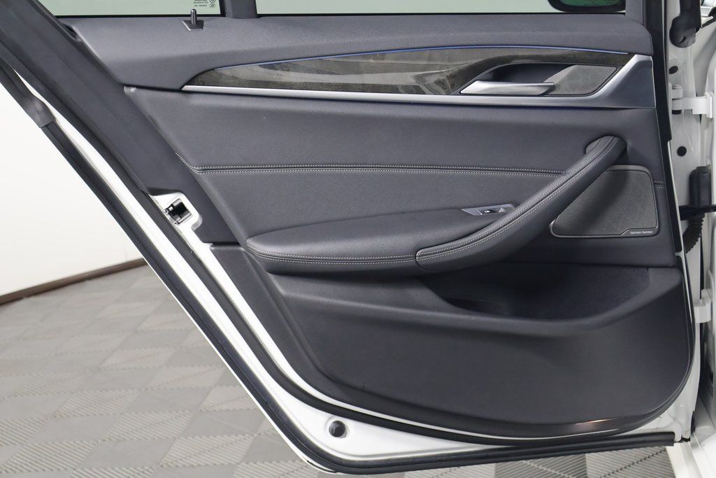 Thumbnail: 2022 BMW 5 Series - 13