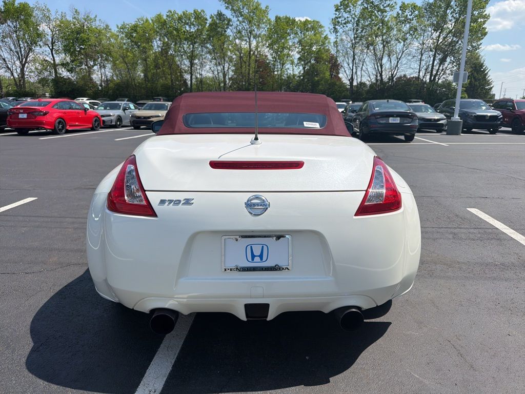 Thumbnail: 2010 Nissan Z - 4