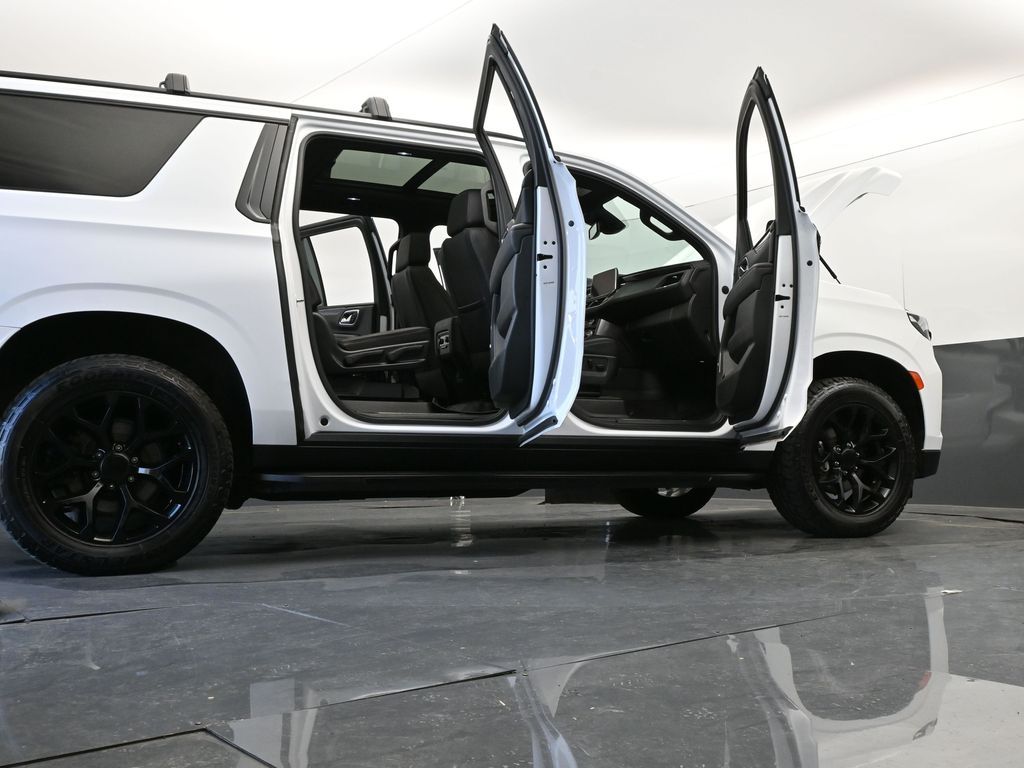 2023 Chevrolet Suburban 4WD RST