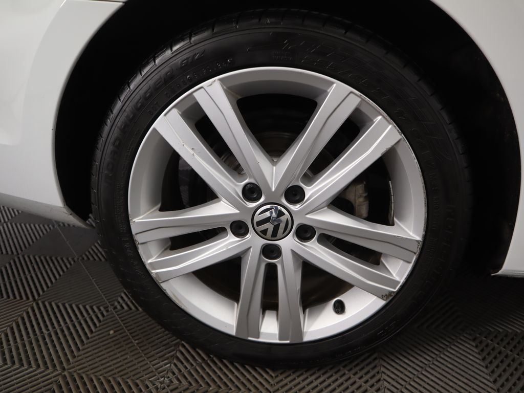 Thumbnail: 2017 Volkswagen Jetta - 32