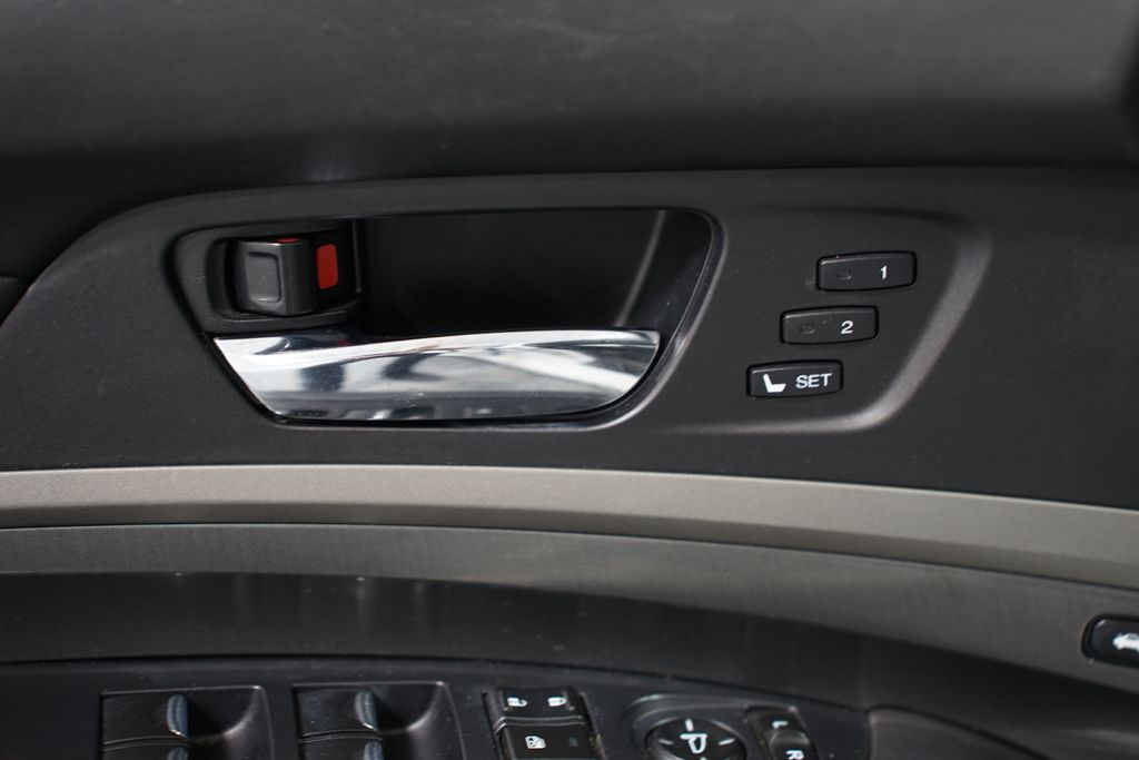 2014 Acura RLX  30