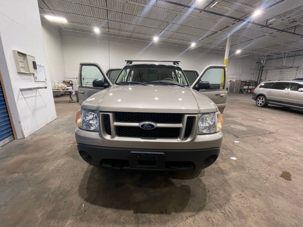 2004 Ford Explorer Sport Trac XLT - Photo 11