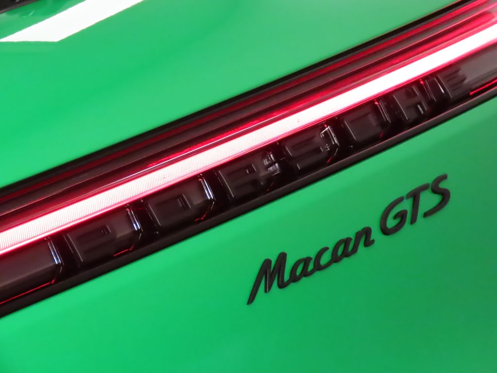 Thumbnail: 2025 Porsche Macan - 12