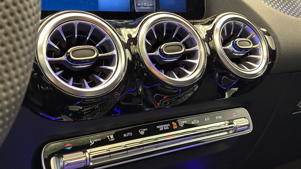 Thumbnail: 2025 Mercedes-Benz GLA - 25