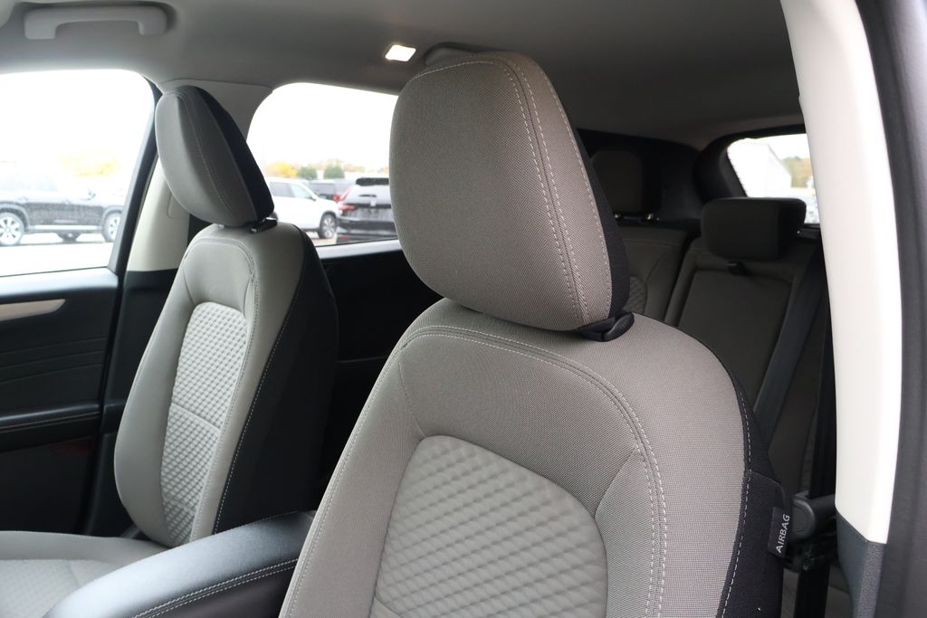 Thumbnail: 2022 Ford Escape - 32