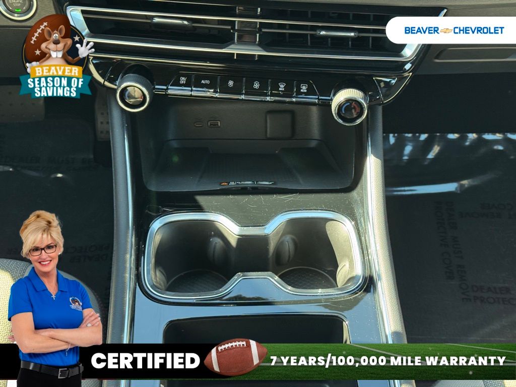 Used 2025 Chevrolet Traverse SUV