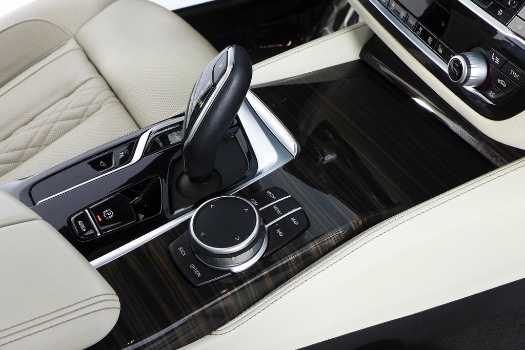 Thumbnail: 2021 BMW 5 Series - 15