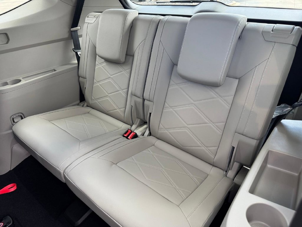 New 2026 Opal White Pearl Volkswagen SE image 8