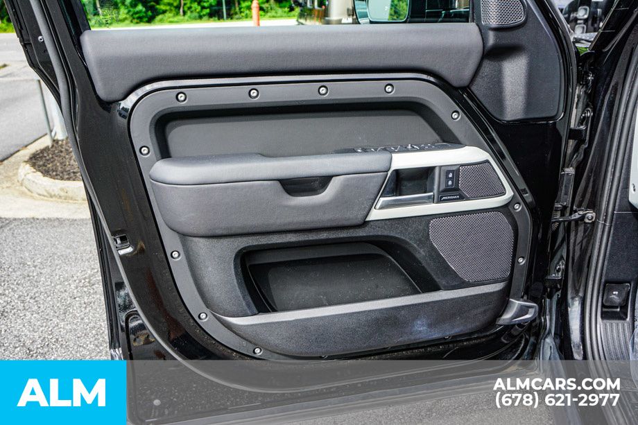 Used 2024 Black Land Rover S image 49