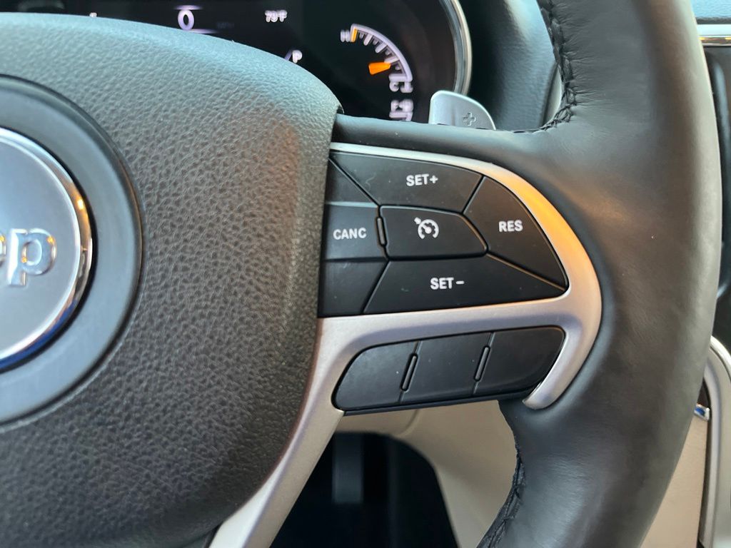 Thumbnail: 2017 Jeep Grand Cherokee - 22