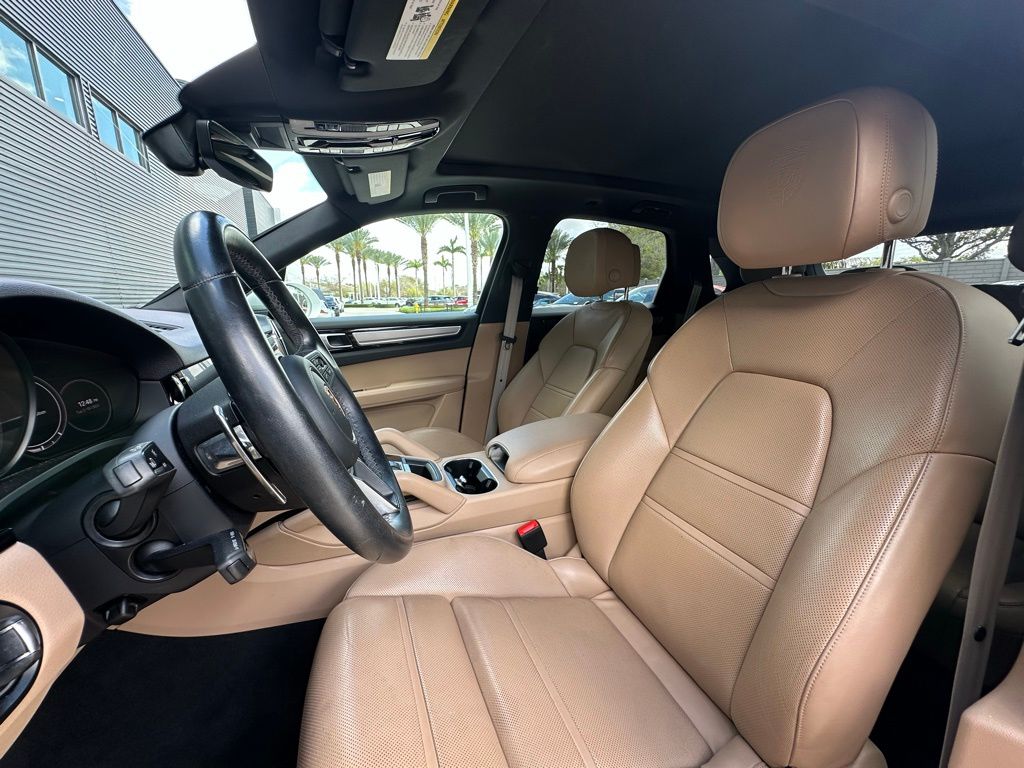Thumbnail: 2023 Porsche Cayenne - 5