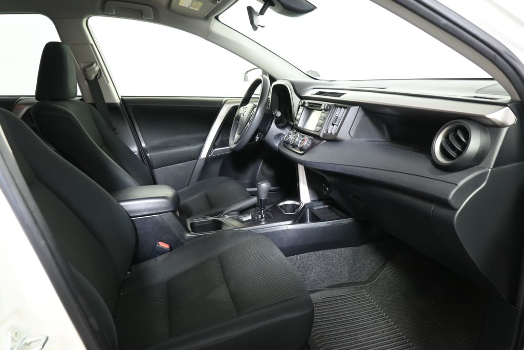 Thumbnail: 2018 Toyota RAV4 - 24