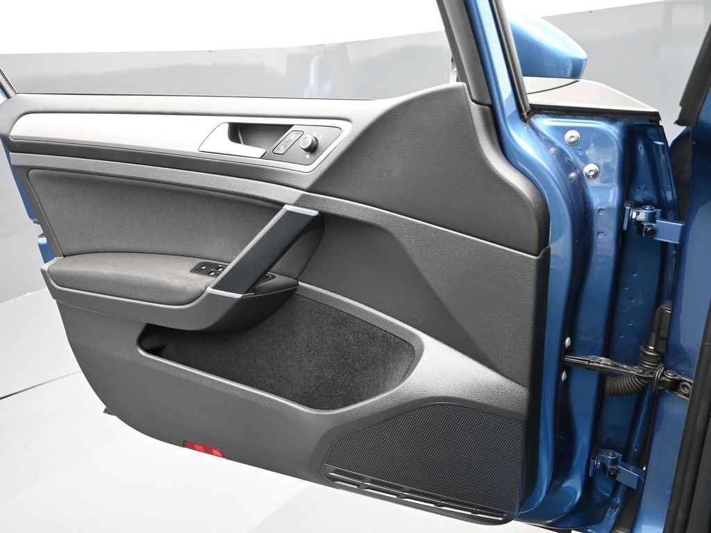 2016 Volkswagen e-Golf SE