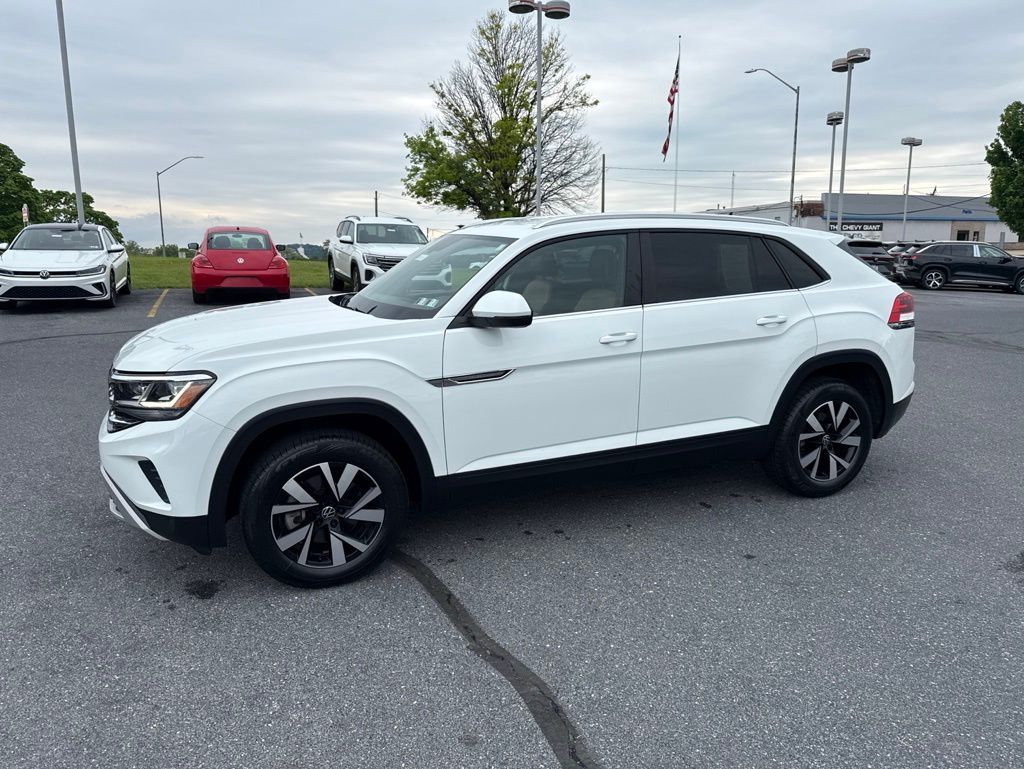 2023 Volkswagen Atlas Cross Sport 2.0T SE White at Sutliff Volkswagen