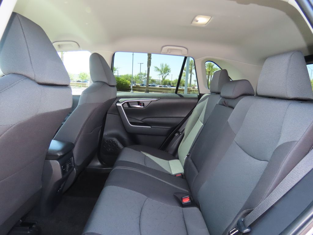 2024 Toyota RAV4 XLE 20