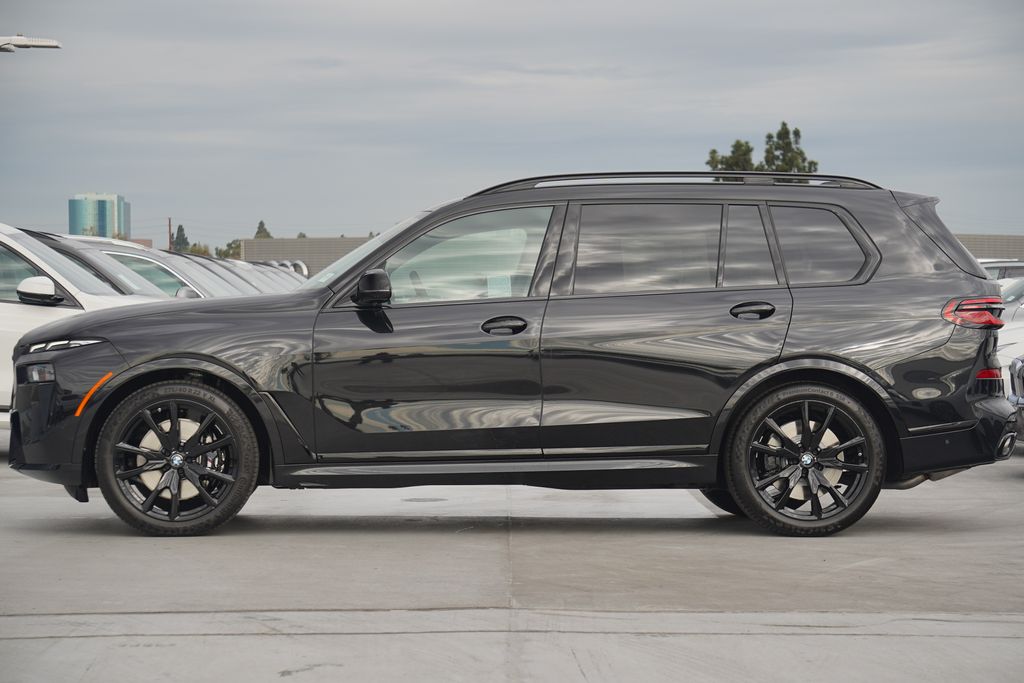 2025 BMW X7 M60i 4