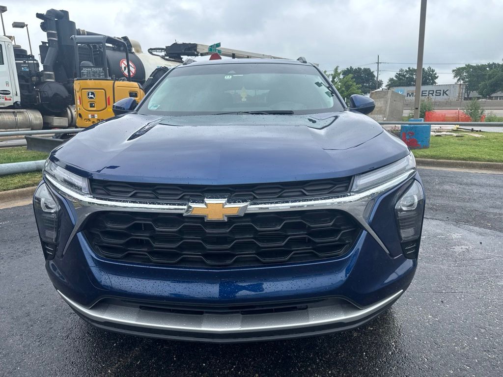 2024 Blue Glow Metallic Chevrolet Trax LT FWD SUV