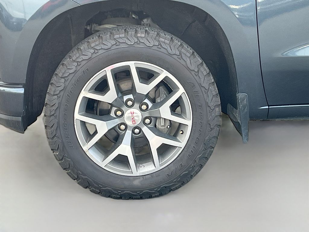 Used 2019 Gray Chevrolet RST image 27