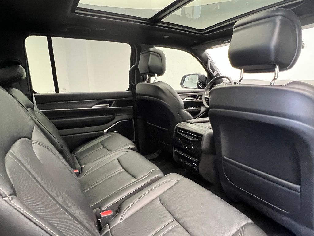 Thumbnail: 2023 Jeep Wagoneer - 8