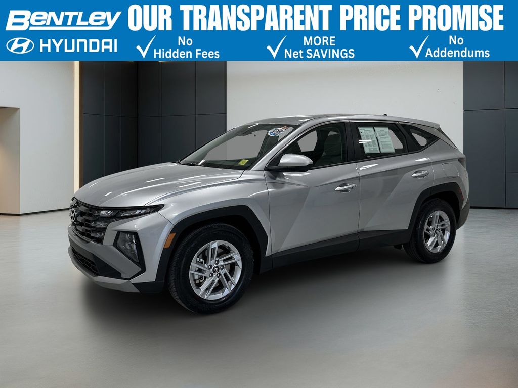Shimmering Silver 2025 Hyundai Tucson SE FWD SUV / Crossover Front-Wheel Drive 8-Speed Automatic