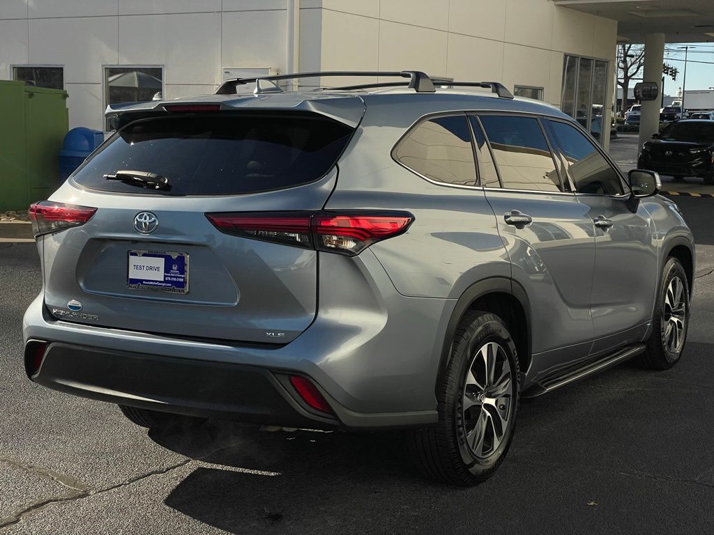 Thumbnail: 2022 Toyota Highlander - 6