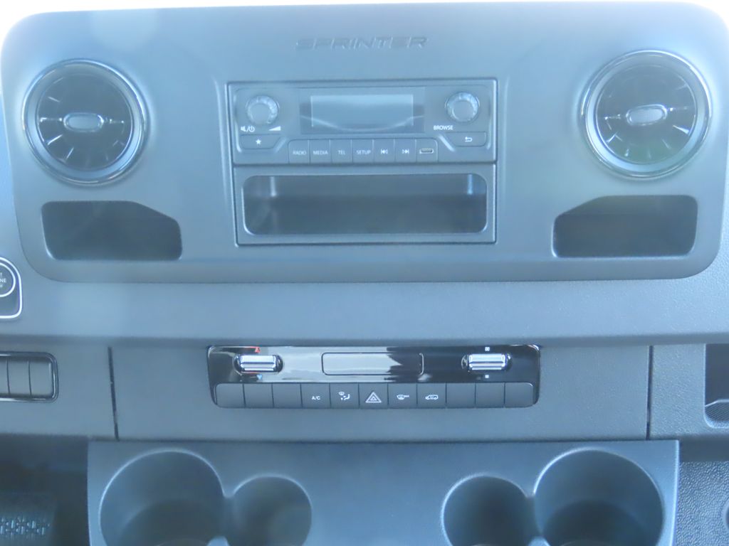 Thumbnail: 2025 Mercedes-Benz Sprinter - 15