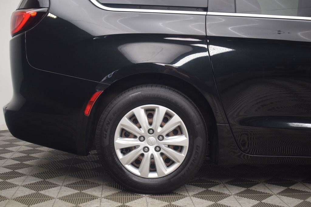used 2019 Chrysler Pacifica car, priced at $13,800