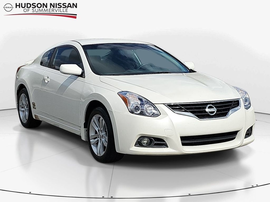 Pearl White Metallic 2013 Nissan Altima Coupe 2.5 S Coupe Front-Wheel Drive Continuously Variable Transmission