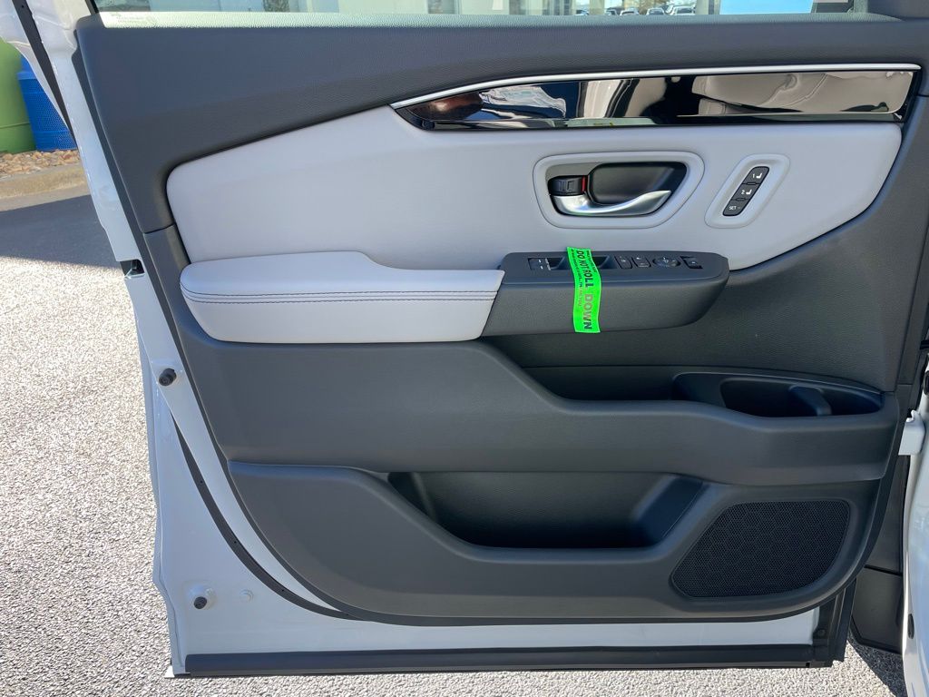 Thumbnail: 2025 Honda Pilot - 24