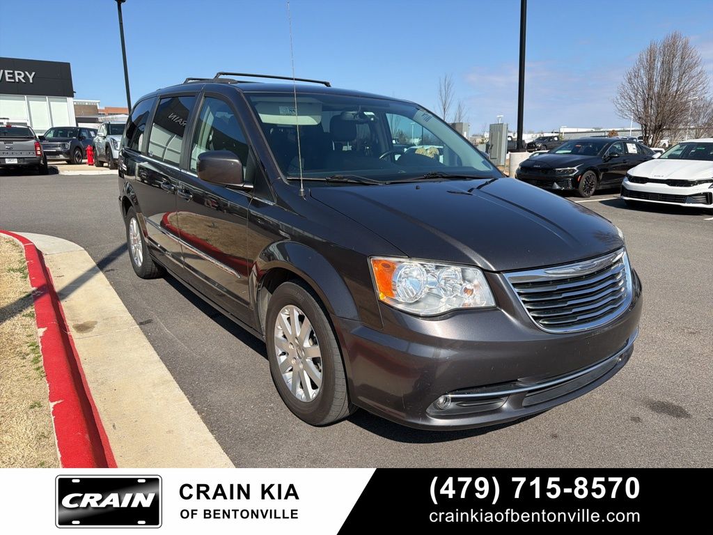 2016 Chrysler Town & Country Touring FWD