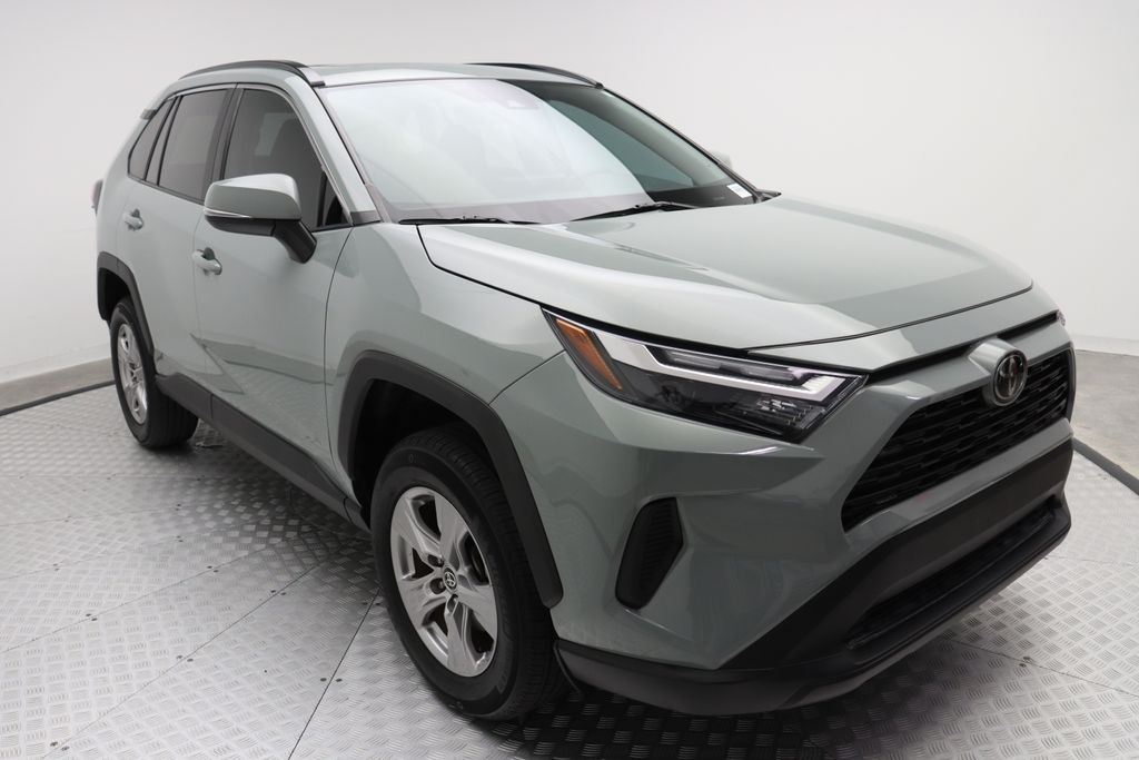 2022 Toyota RAV4 XLE 6