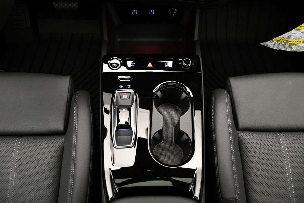 Thumbnail: 2025 Audi Q6 e-tron - 27