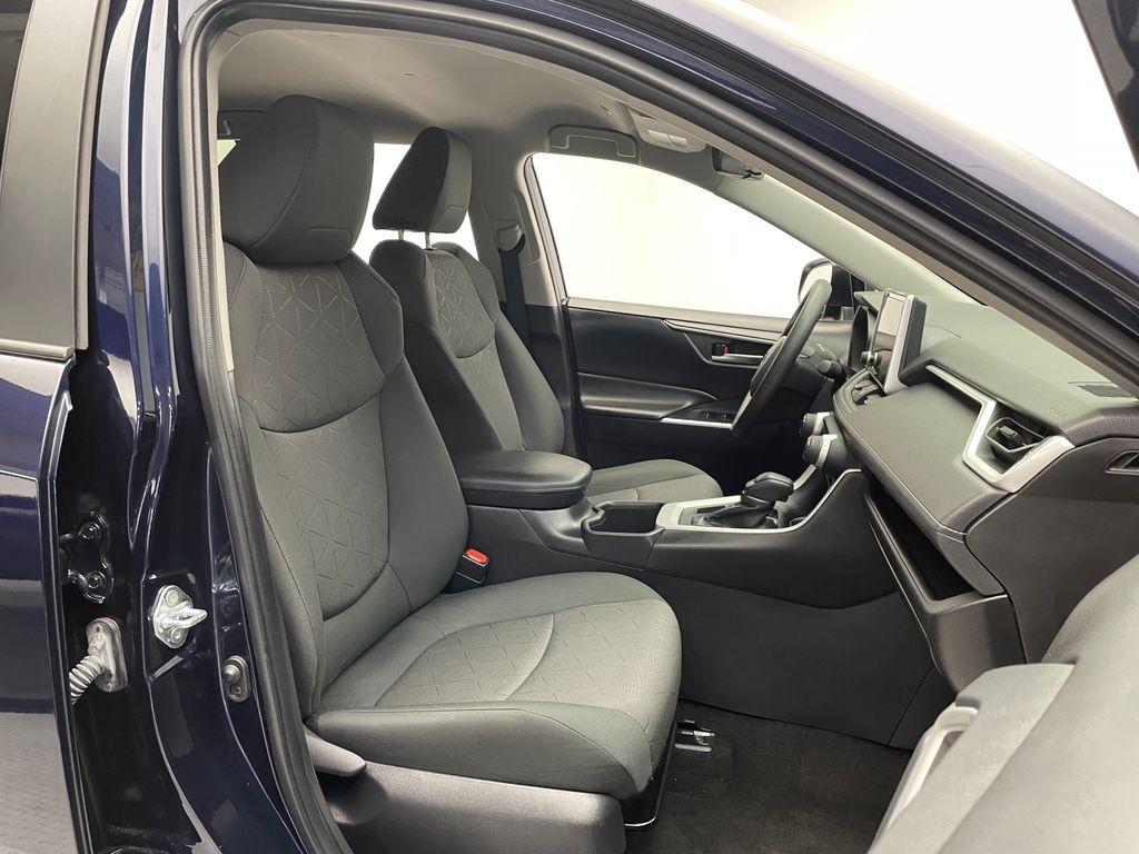 2023 Toyota RAV4 XLE 23
