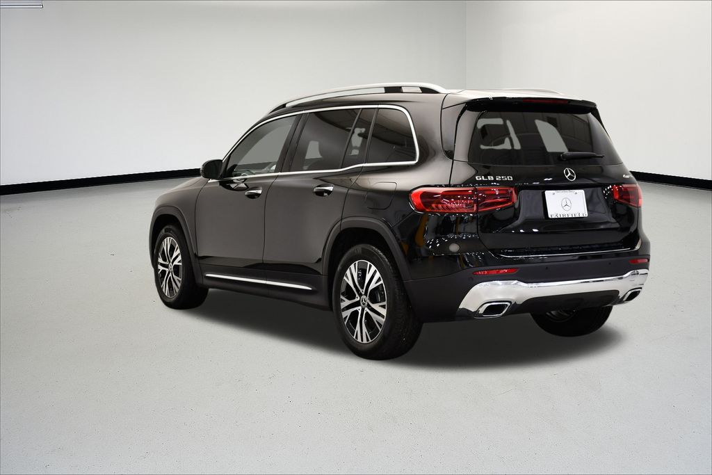 Thumbnail: 2026 Mercedes-Benz GLB - 3