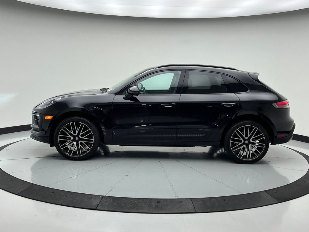 Thumbnail: 2022 Porsche Macan - 2