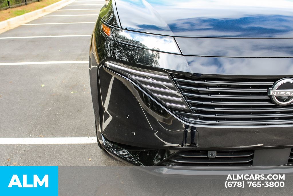 Used 2025 Black Nissan Platinum image 12
