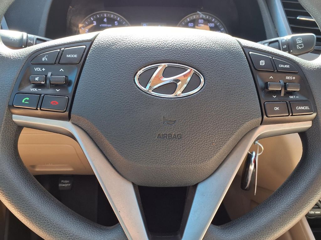 2016 Hyundai Tucson SE White at Baytown Hyundai