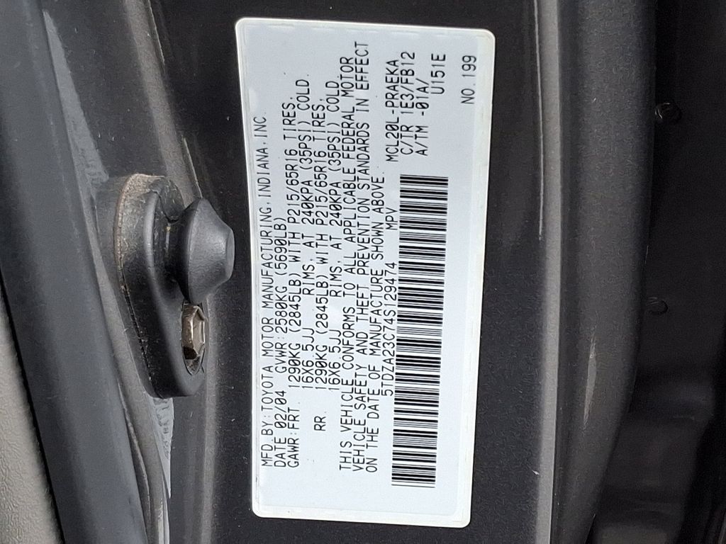2004 Toyota Sienna CE 24