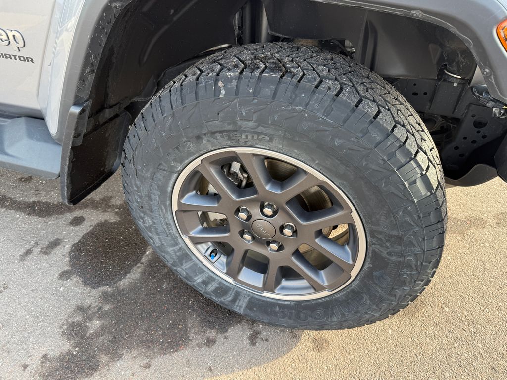 Certified Used 2020 Silver Jeep Overland image 13