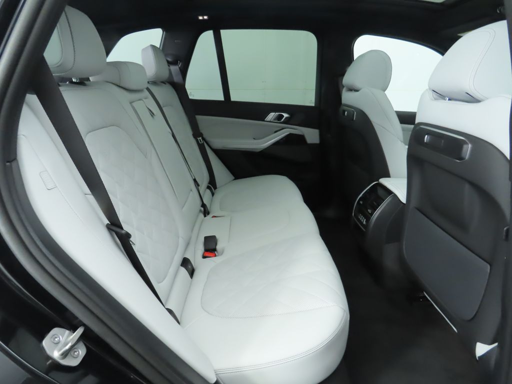 Thumbnail: 2026 BMW X5 - 23