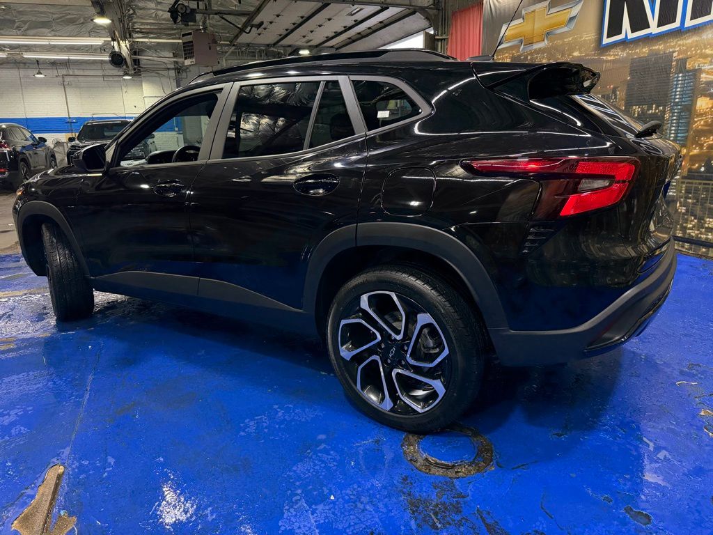 View vehicle photo 3