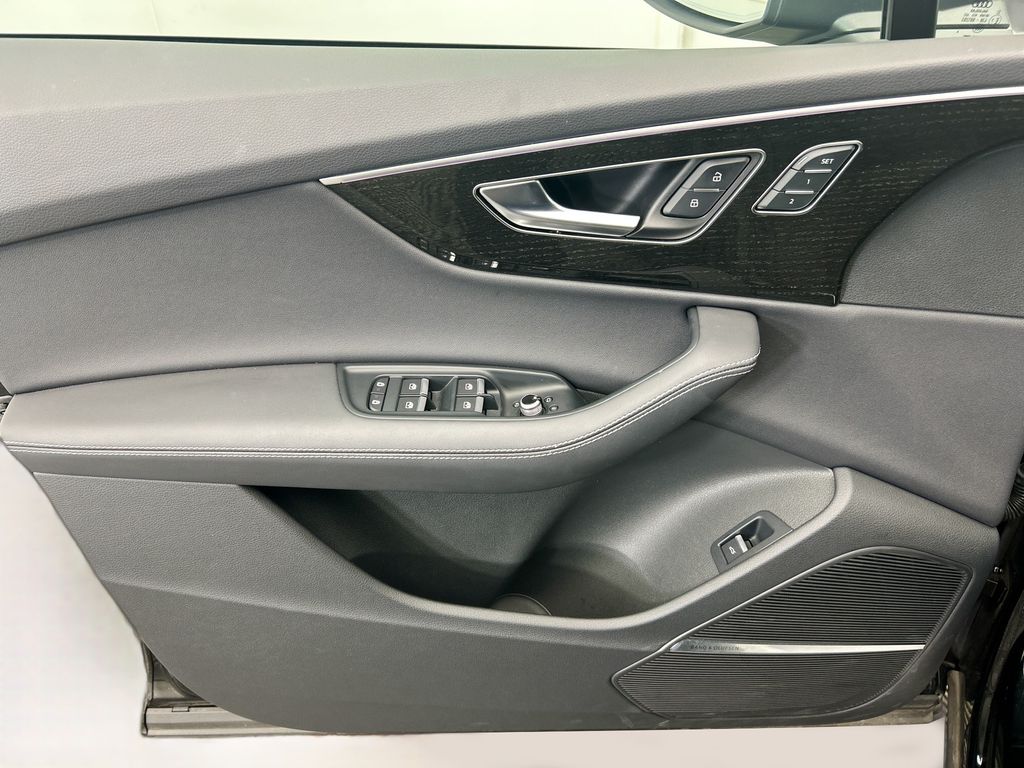 Thumbnail: 2025 Audi Q7 - 23