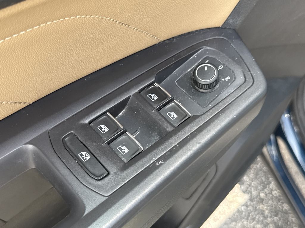 2021 Volkswagen Atlas Cross Sport 3.6L V6 SE w/Technology  at DeMontrond Auto Country