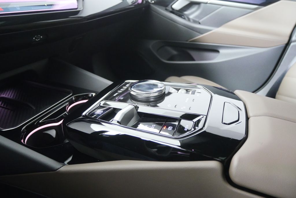 Thumbnail: 2026 BMW 5 Series - 26